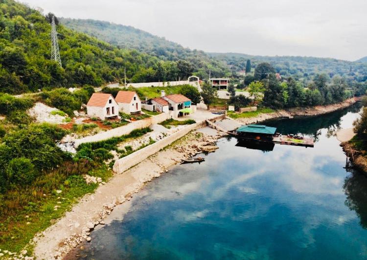 Splav Slap - Bungalovi Danilovgrad Exteriör bild