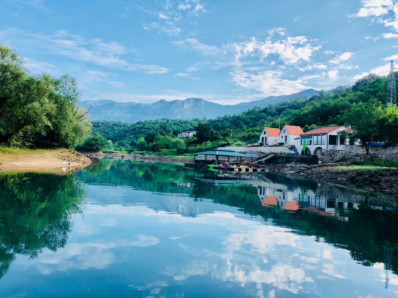 Splav Slap - Bungalovi Danilovgrad Exteriör bild